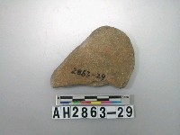 藏品(褐色夾砂素面陶片)的圖片